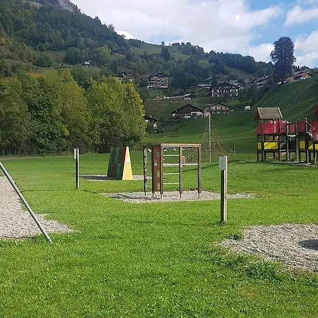 Le Du Val *